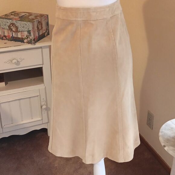 NWT Tommy Bahama Suede Skirt, Coastal Cowgirl,  Old Money, Quiet Elegance - Picture 5 of 10